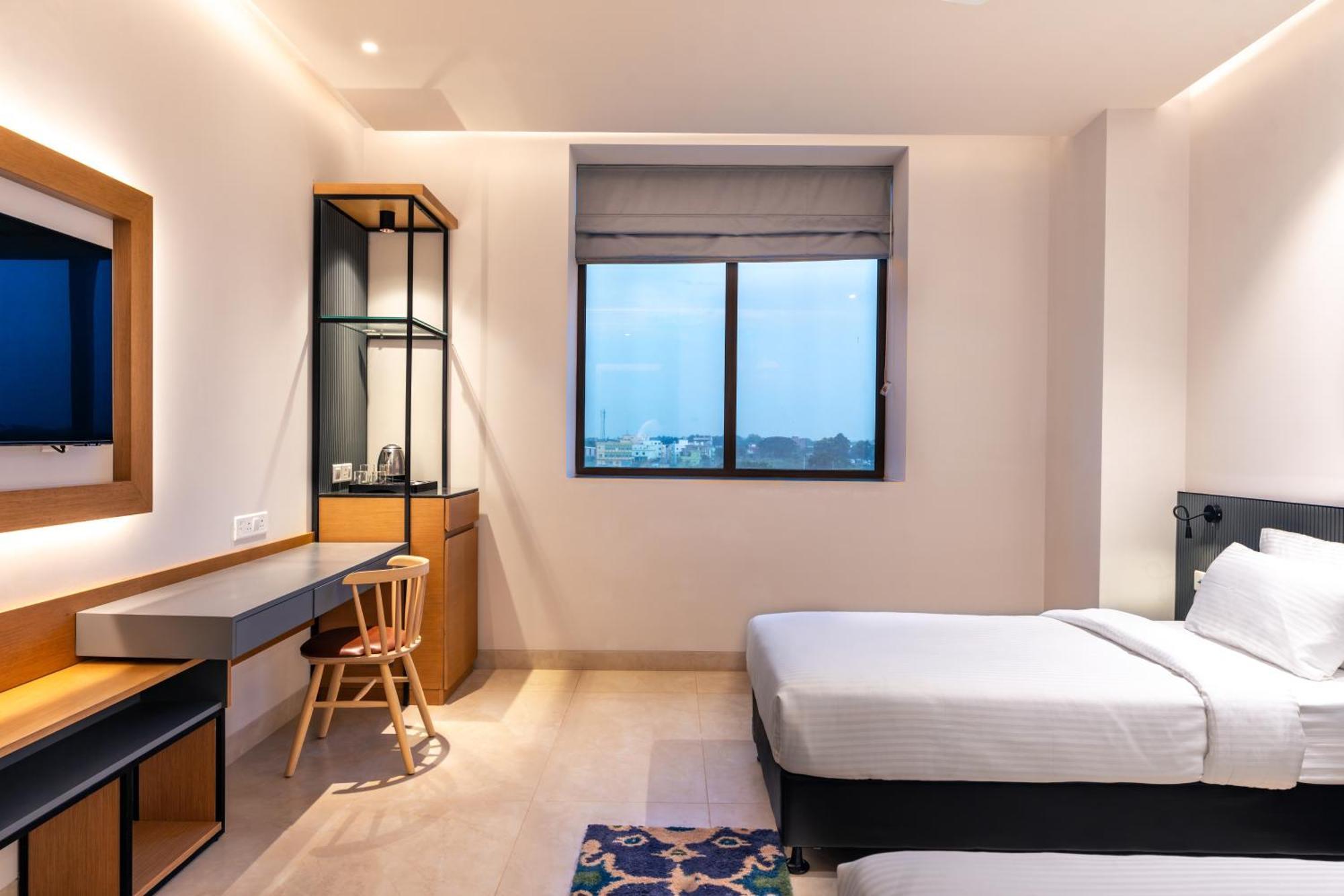 Krishna'S Courtyard Hotel & Convention Urāli Εξωτερικό φωτογραφία