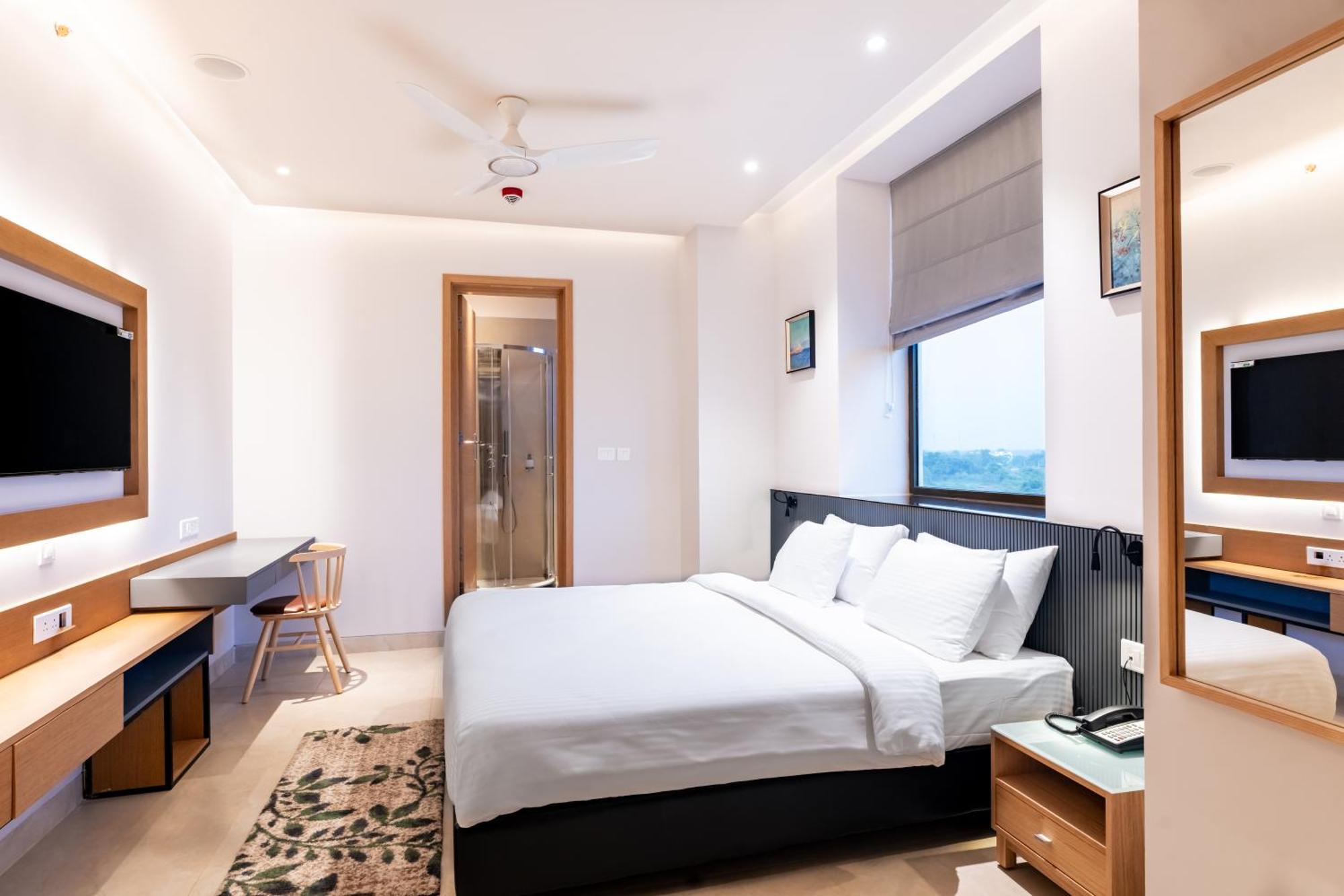 Krishna'S Courtyard Hotel & Convention Urāli Εξωτερικό φωτογραφία