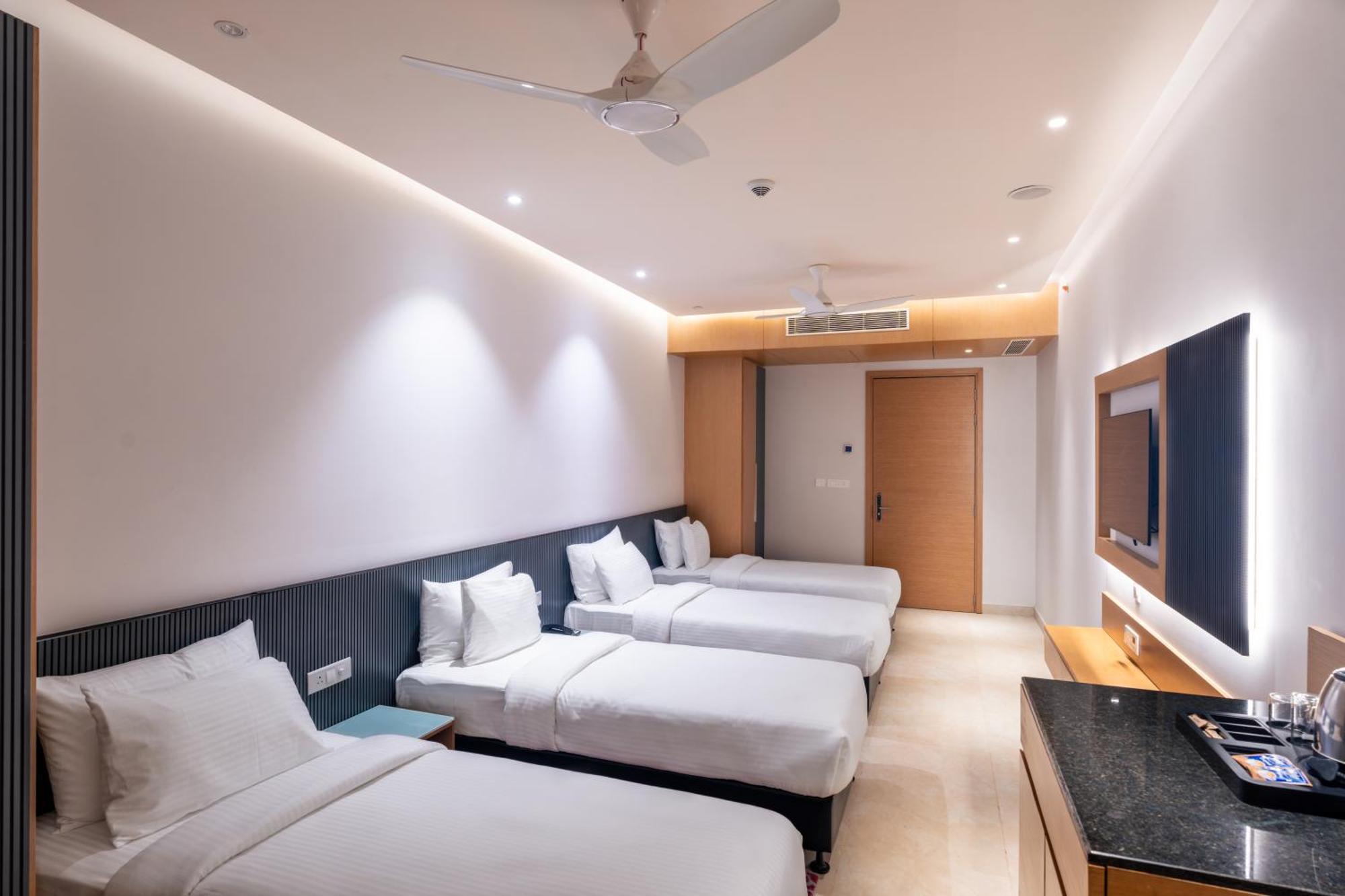 Krishna'S Courtyard Hotel & Convention Urāli Εξωτερικό φωτογραφία