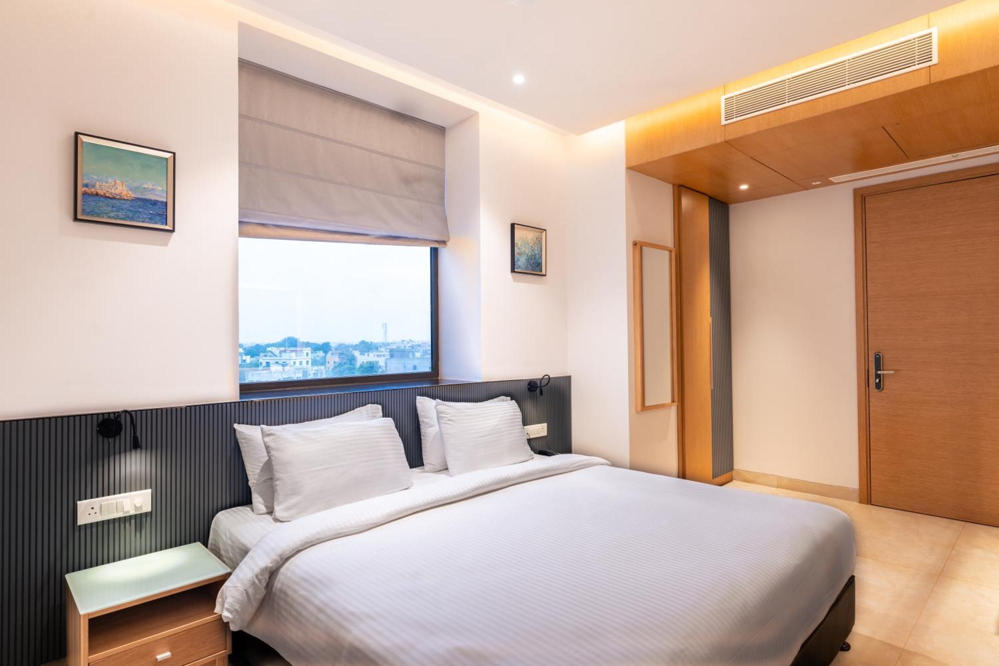 Krishna'S Courtyard Hotel & Convention Urāli Εξωτερικό φωτογραφία