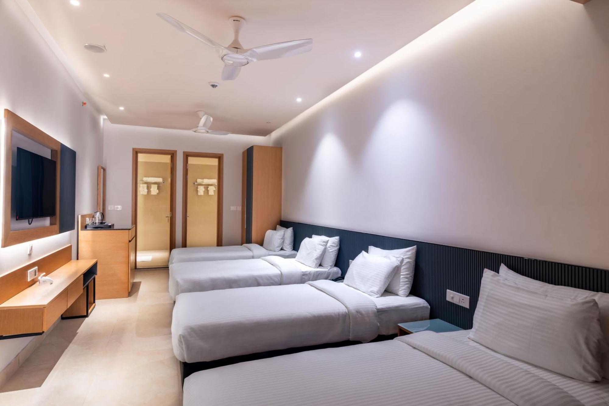 Krishna'S Courtyard Hotel & Convention Urāli Εξωτερικό φωτογραφία