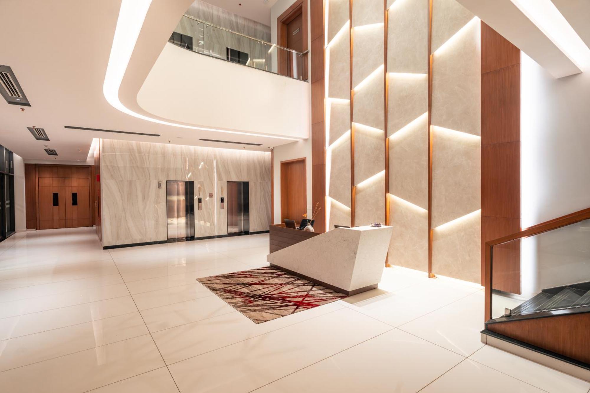 Krishna'S Courtyard Hotel & Convention Urāli Εξωτερικό φωτογραφία